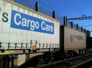 Videoclip One minute of a freight train passing by